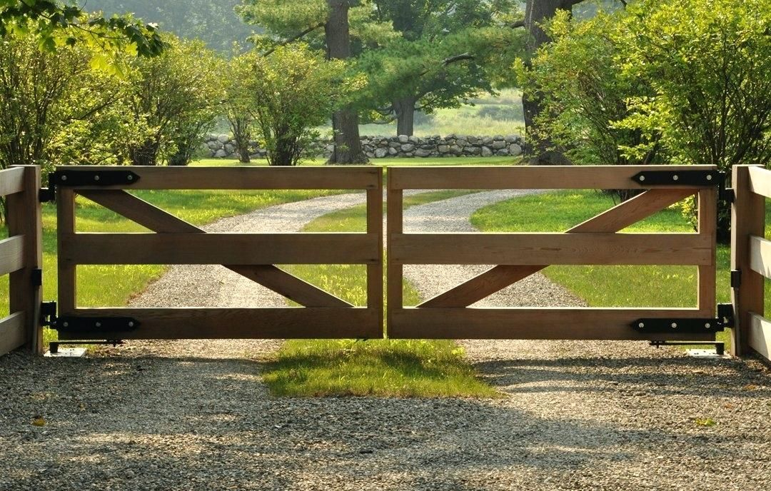 Rustic Wood vs Modern Metal Which Outdoor Gate Style Suits You Best