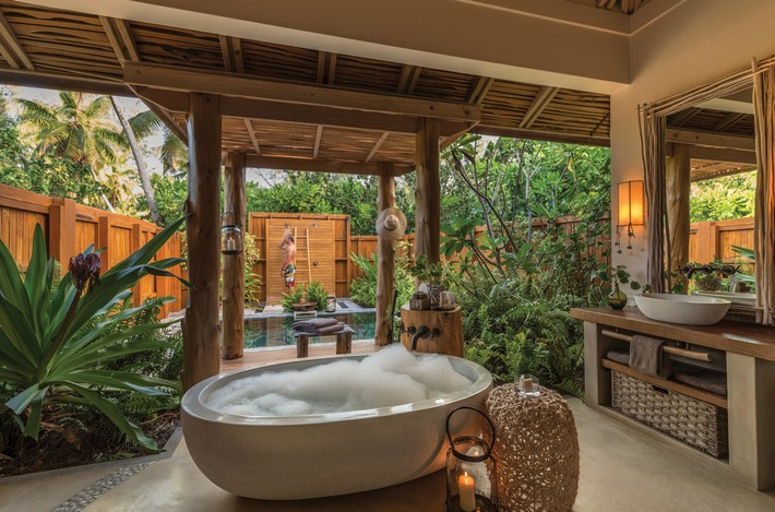 Top 10 Outdoor Bathrooms Designs | Inspiration And Ideas From Maison ... pertaining to Outdoor Bathtub Design
