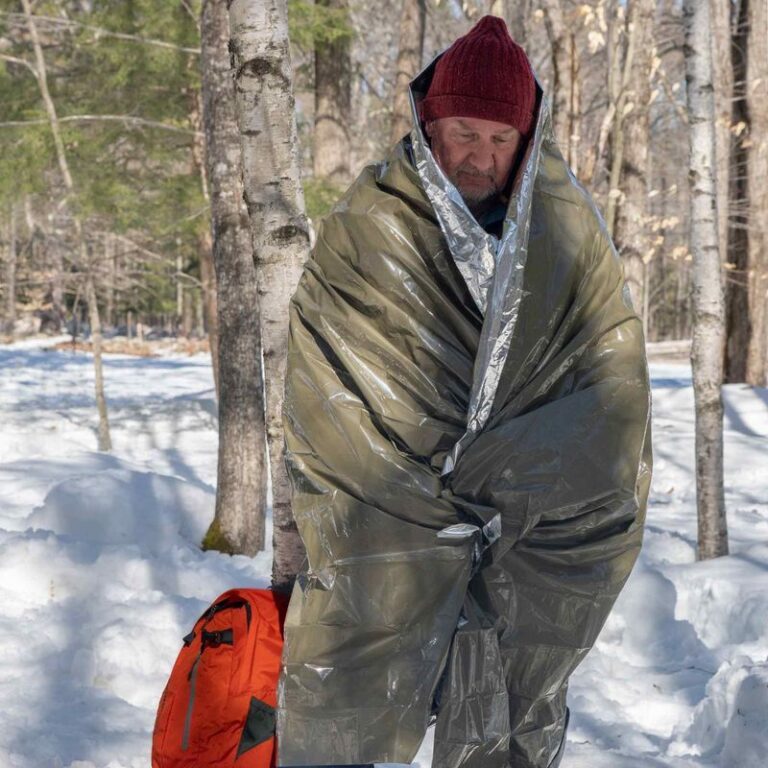8 Best Emergency Blankets &amp; Shelters For Cold-Weather Hikes (2025 ... with Outdoor Blanket Design