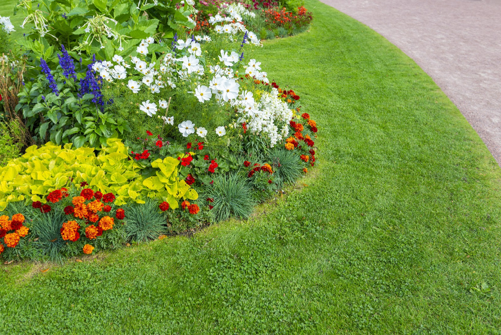 How To Design Annual Flower Beds For A Year-Round Splash Of Color intended for Year Round Color Strategies for Flower Beds That Stay Beautiful Every Season