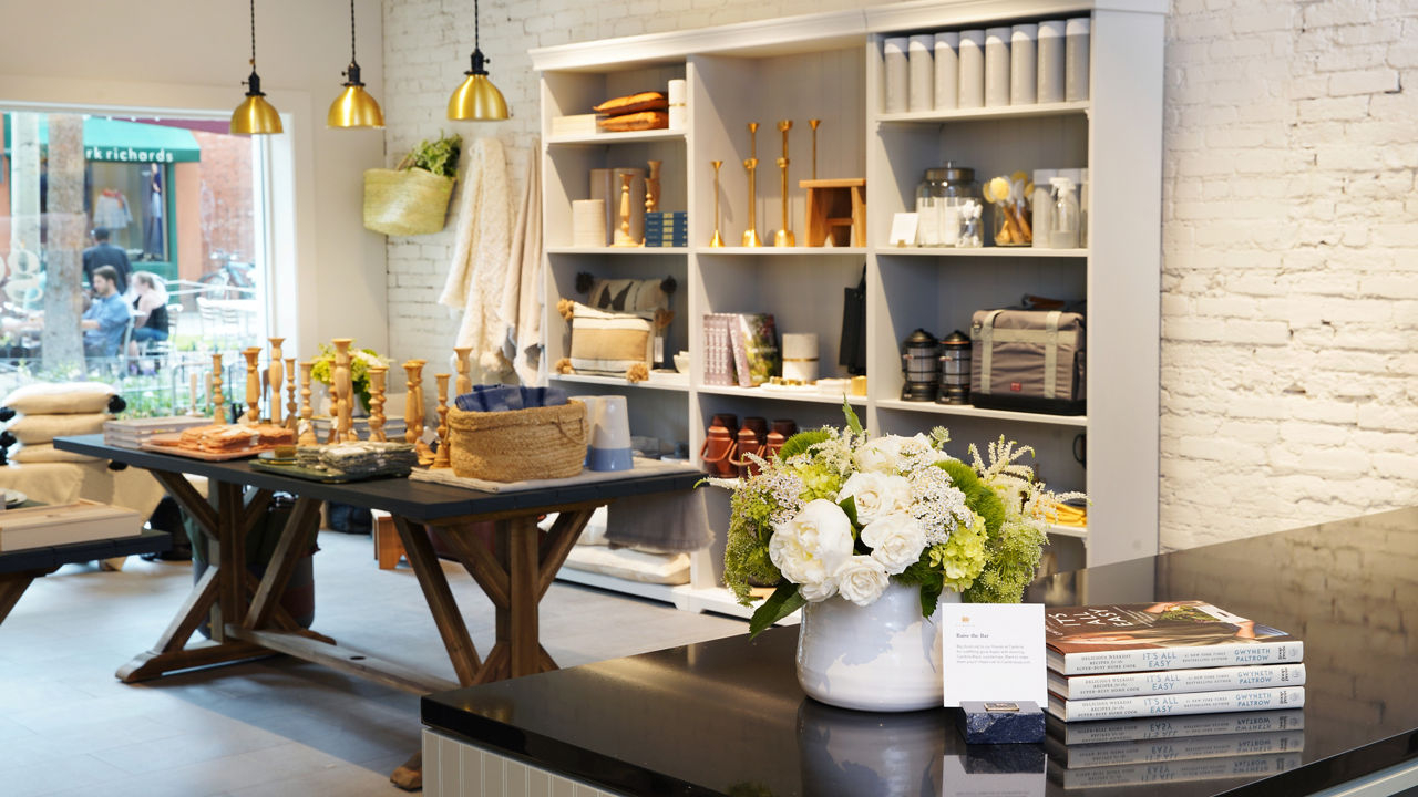 Our Best Elevated Retail Designs And Quartz Countertop Displays for Elevating Retail Displays with Versatile Cable Fixtures