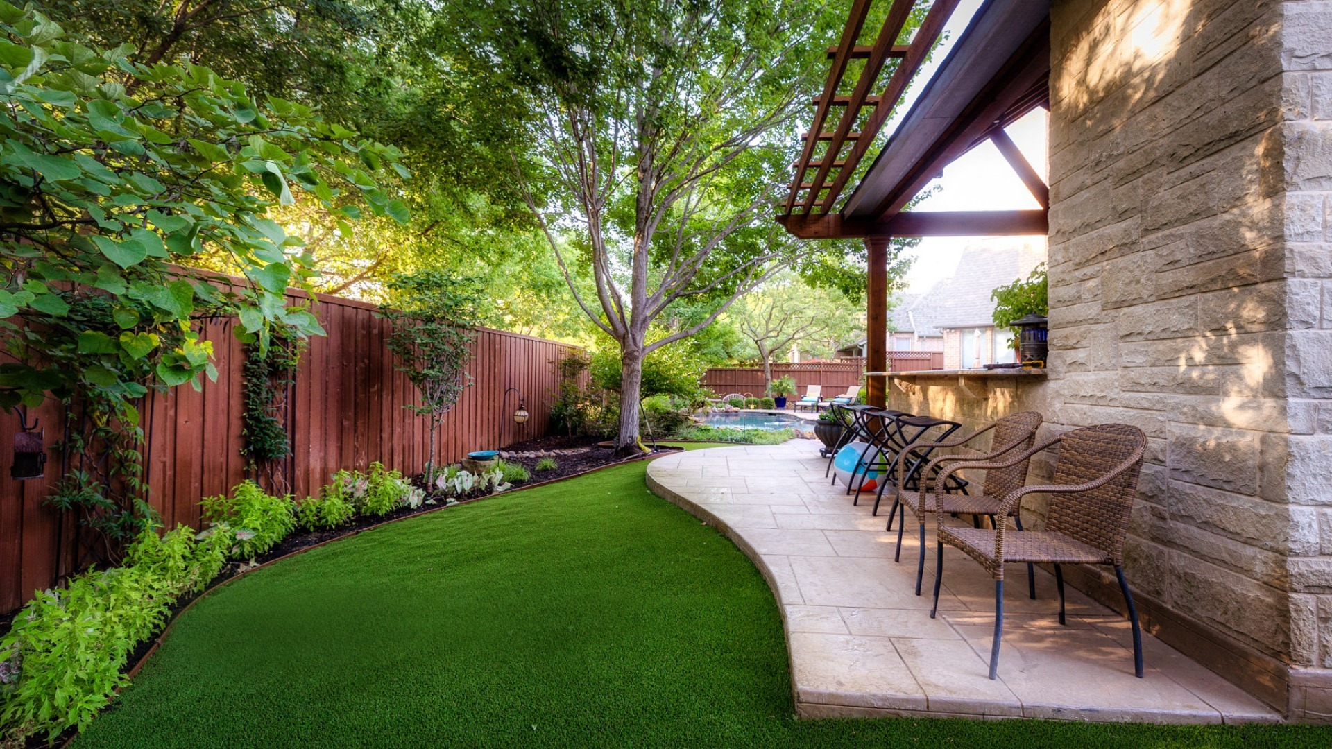 Turf Design | Turf Backyard Designs By Amelia Outdoors in Outdoor Grass Roof Design