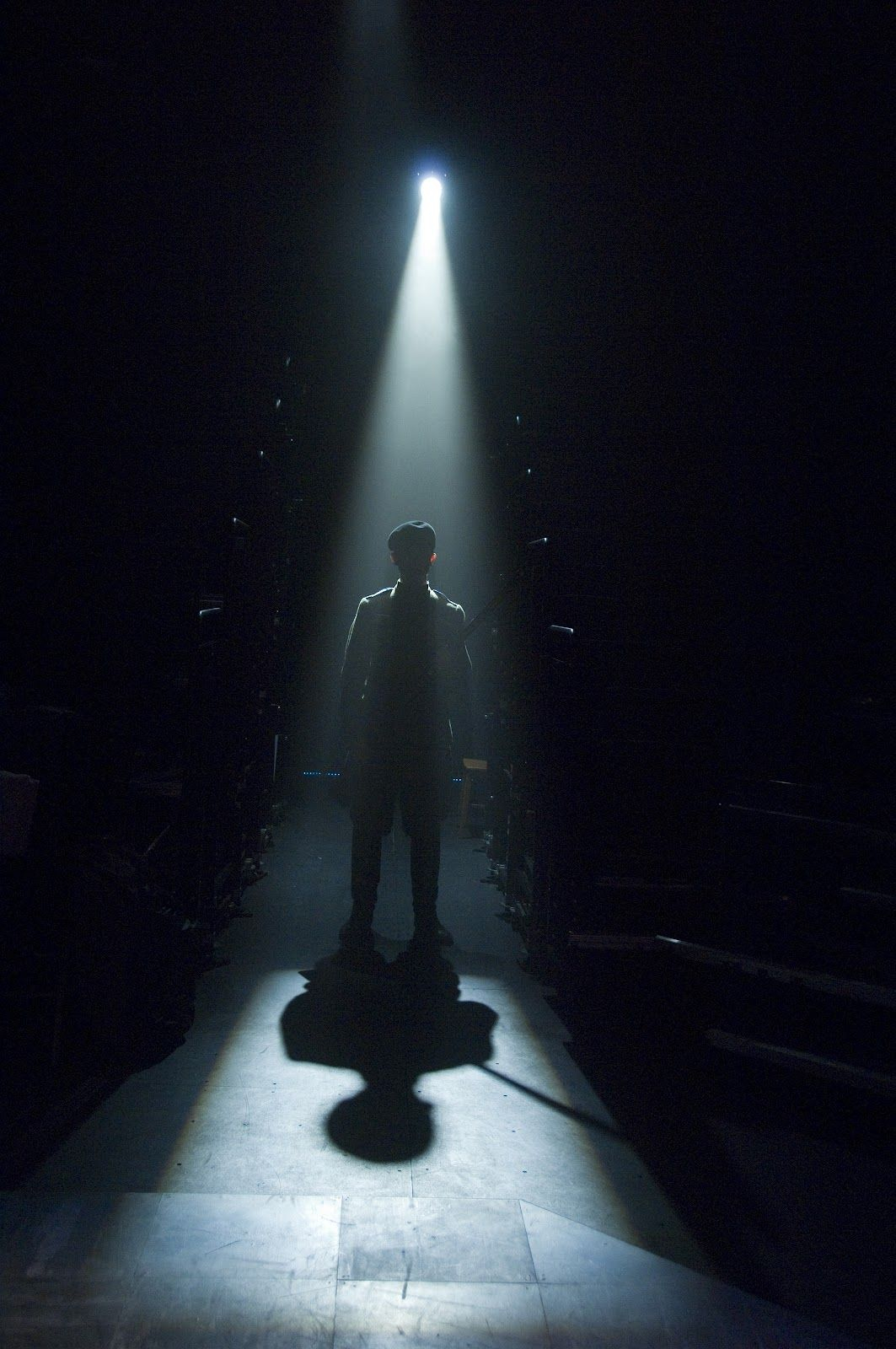 The Psychology of Shadow and Glow What Theatre Professionals Know About Living Spaces